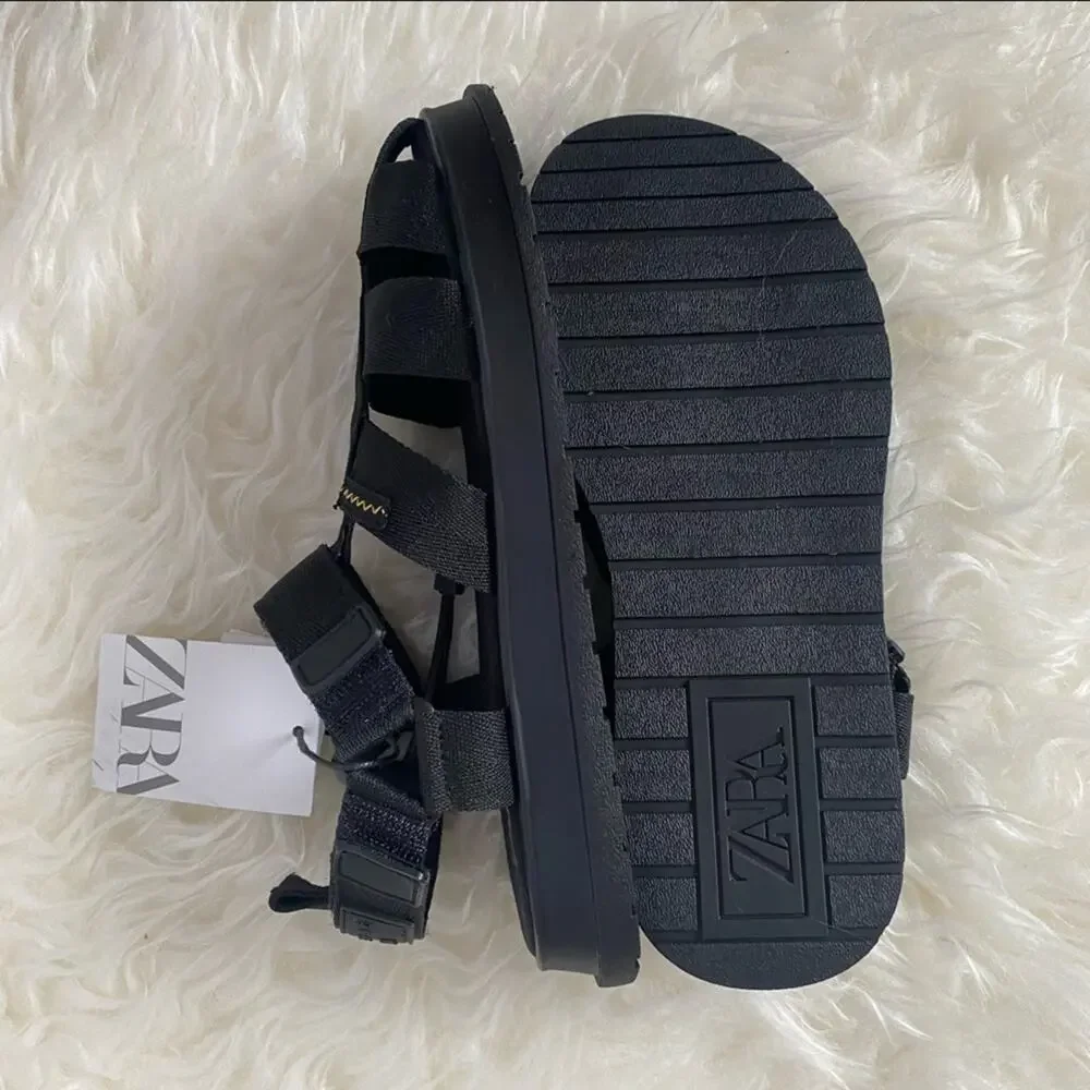 Zara NWT Kids Black Fabric Fisherman Sandals, size 2.5
